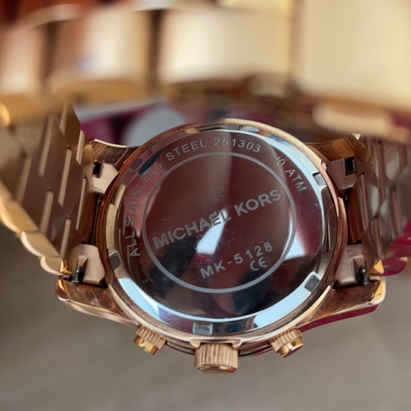 Michael Kors Rose Gold Watch - Picture 2 of 7